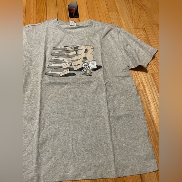 NWT New Balance Grey Tee Shirt Size Large - Picture 3 of 10